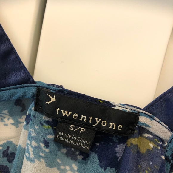 Women’s top - Picture 4 of 7